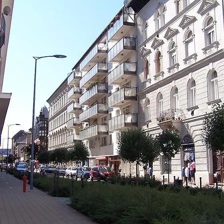 Lägenhet Sinko - Free Garage Parking, Central, 2 Bedrooms 4 Single Beds, Flexi Check-out Budapest