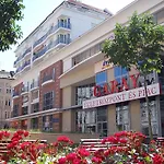 Sinko - Free Garage Parking, Central, 2 Bedrooms 4 Single Beds, Flexi Check-out