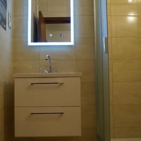 Sinko - Free Garage Parking, Central, 2 Bedrooms 4 Single Beds, Flexi Check-out בודפשט