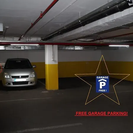 Sinko - Free Garage Parking, Central, 2 Bedrooms 4 Single Beds, Flexi Check-out * بودابست