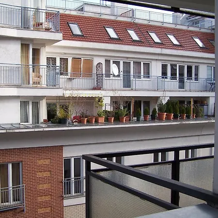 Sinko - Free Garage Parking, Central, 2 Bedrooms 4 Single Beds, Flexi Check-out ブダペスト