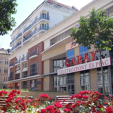 Sinko - Free Garage Parking, Central, 2 Bedrooms 4 Single Beds, Flexi Check-out