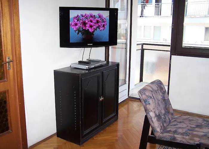 Sinko - Free Garage Parking, Central, 2 Bedrooms 4 Single Beds, Flexi Check-out Budapest
