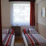 Sinko - Free Garage Parking, Central, 2 Bedrooms 4 Single Beds, Flexi Check-out 公寓