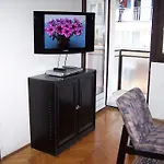 Sinko - Free Garage Parking, Central, 2 Bedrooms 4 Single Beds, Flexi Check-out Budapest