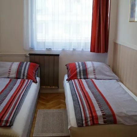 Sinko - Free Garage Parking, Central, 2 Bedrooms 4 Single Beds, Flexi Check-out Appartamento
