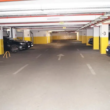 Sinko - Free Garage Parking, Central, 2 Bedrooms 4 Single Beds, Flexi Check-out *