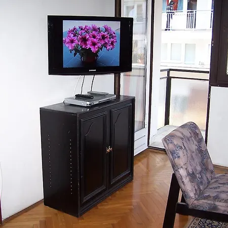 Sinko - Free Garage Parking, Central, 2 Bedrooms 4 Single Beds, Flexi Check-out Budapest