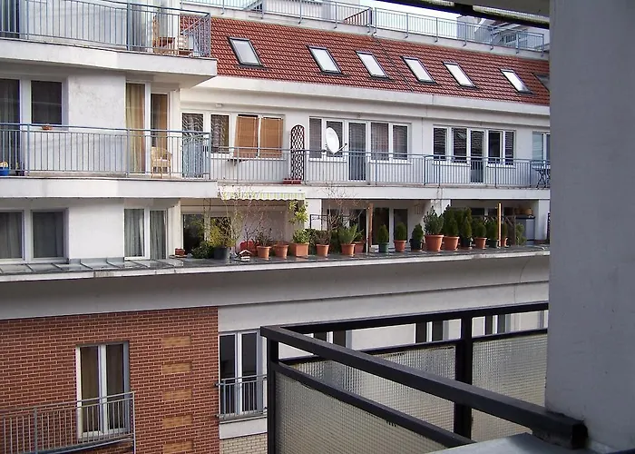 Sinko - Free Garage Parking, Central, 2 Bedrooms 4 Single Beds, Flexi Check-out Budapesta
