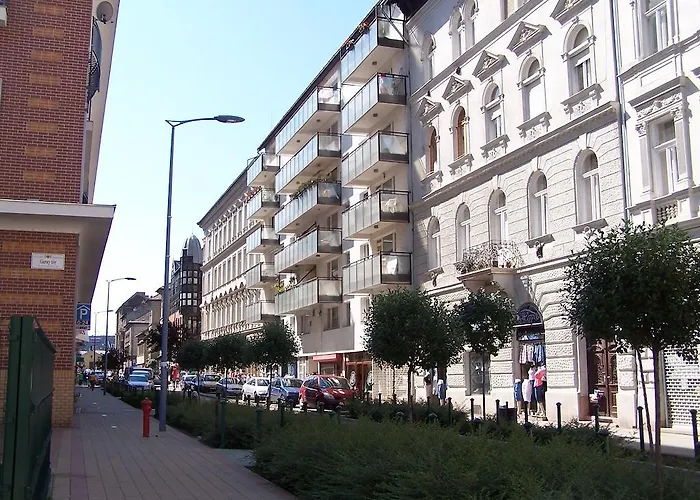 Apartament Sinko - Free Garage Parking, Central, 2 Bedrooms 4 Single Beds, Flexi Check-out Budapesta